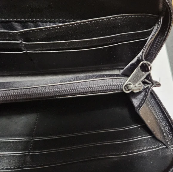 SOLD!!!!! DKNY Black Zip Around Wallet/Vintage - Picture 6 of 8